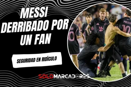 Lionel Messi siendo sujetado por seguridad y un aficionado en el estadio Juan Ramón Loubriel.