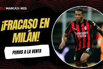 Pervis Estupiñán con la camiseta del AC Milan durante un partido de la Serie A italiana.