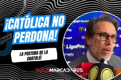 Pablo Ortiz, presidente de Universidad Católica, declarando ante la prensa en el estadio Rodrigo Paz por la ausencia de Emelec.