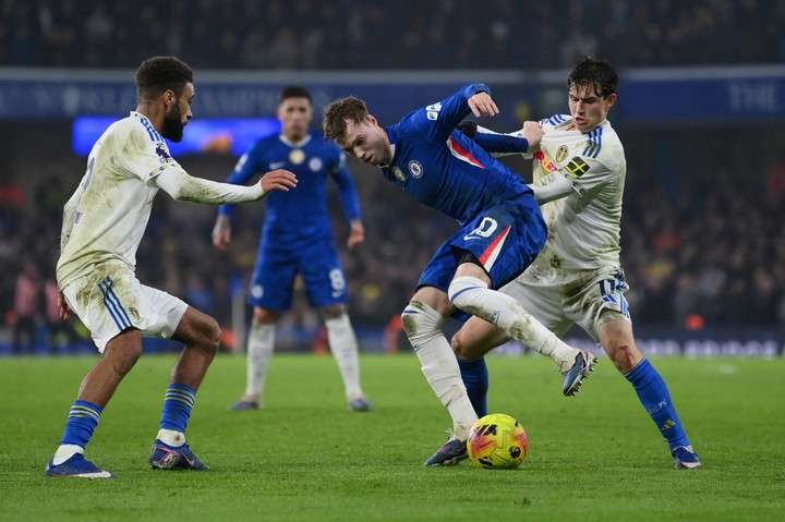 Chelsea y Moisés Caicedo empatan ante el Leeds en un partido con polémica arbitral