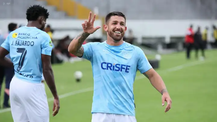 Universidad Católica venció 3-0 a Leones FC con goles de Alonso, Cangá y Palacios.