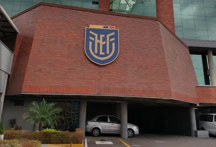 La justicia de Pichincha frena las elecciones de la FEF previstas para marzo. Medidas cautelares a favor de Esteban Paz suspenden el proceso electoral.