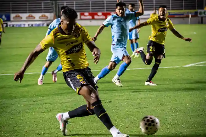 Barcelona SC impone su jerarquía en Quito: Victoria clave ante Bolívar 2 Barcelona SC remontó y ganó 3-1 a Bolívar en un amistoso en Quito. Goles de Quiñónez, Villalba y Parrales para llegar a punto al duelo contra Liga de Quito.