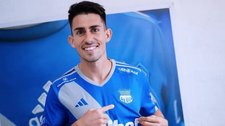 El delantero argentino Juan Pablo Ruiz continuará formando parte de Emelec para la presente temporada, despejando así las dudas sobre su futuro en el club guayaquileño.