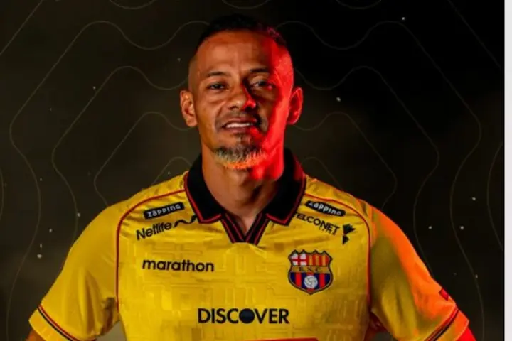 Barcelona SC oficializa a Jefferson Intriago como refuerzo para 2026. El volante llega libre para jugar LigaPro y Copa Libertadores. Detalles aquí.
