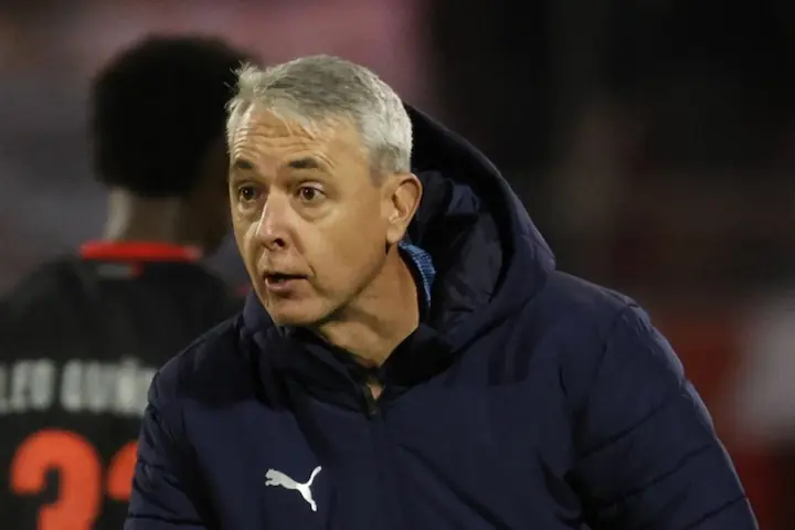 Tiago Nunes resaltó el equilibrio y la fortaleza mental de Liga de Quito tras vencer a Leones FC. El DT pide unidad con la hinchada para el próximo duelo.