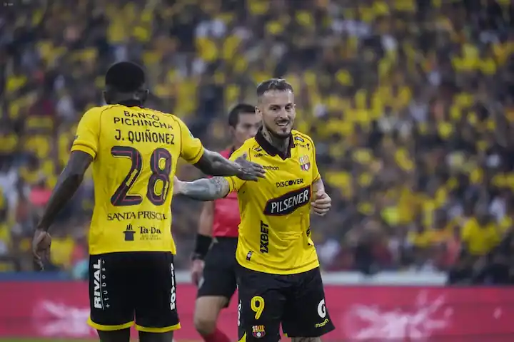 Carlos Xavier Argüello lanza duras críticas a Barcelona SC: cuestiona a César Farías, el bajo nivel de Benedetto y el desorden táctico del equipo.