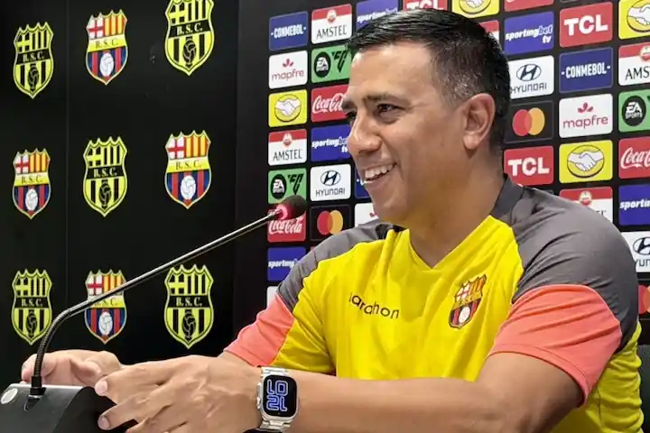 César Farías explica las razones detrás de las rotaciones en Barcelona SC y el hermetismo sobre su alineación ante Botafogo previo a la fecha 4.