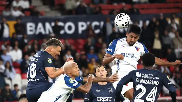 Luis Segovia salvó a Liga de Quito con un gol al minuto 96 ante Universidad Católica.