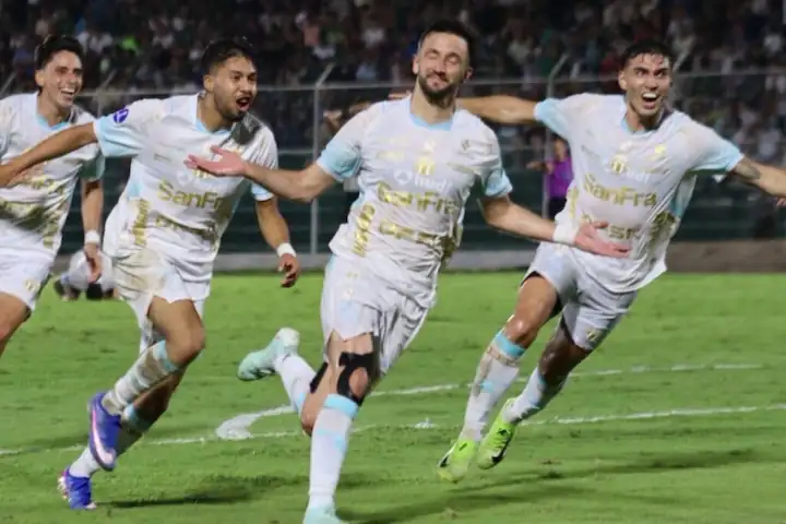 El festejo de Macará en el gol de Gastón Blanc contra Orense, por la Copa Sudamericana (Prensa Macará).