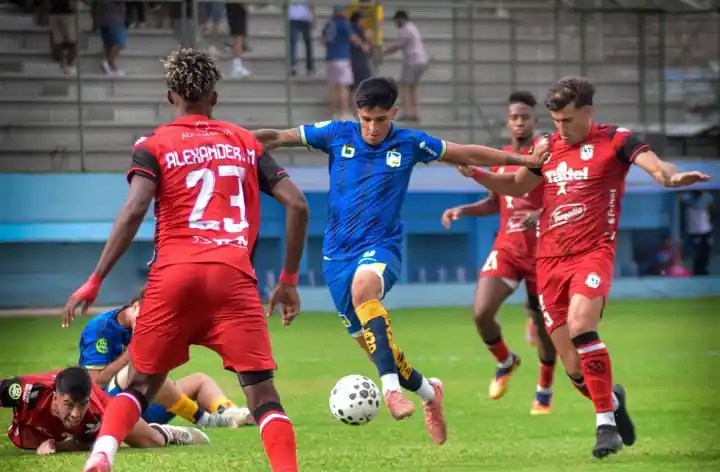 El Jocay se tiñe de celeste: Manta FC tumba a Delfín en el Clásico 1 Manta FC derrotó 1-0 a Delfín SC con gol de Juan David Jiménez en un intenso Clásico Mantense.
