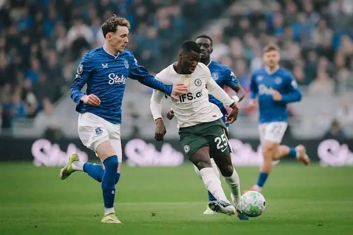 Everton humilla al Chelsea en una tarde gris para Moisés Caicedo