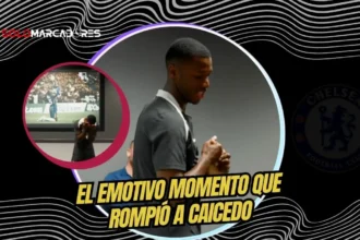Moisés Caicedo firma su renovación con el Chelsea hasta 2033. El club rinde un emotivo homenaje al ecuatoriano, clave en el esquema de Liam Rosenior.