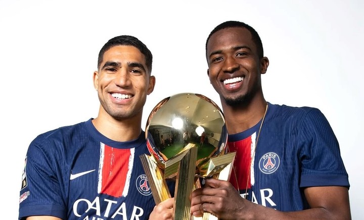 Willian Pacho hace historia en Francia: Todos los títulos de Willian Pacho en su carrera 27 Willian Pacho y Achraf Hakimi con el título de la Ligue 1. (Instagram)