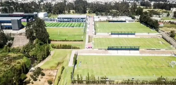 El inesperado veredicto de Felipe Caicedo sobre el fútbol ecuatoriano que sacude a Europa 23 Felipe Caicedo visitó el complejo de Independiente del Valle y aseguró que está a la altura de cualquier club grande de Europa. Conoce sus detalles.