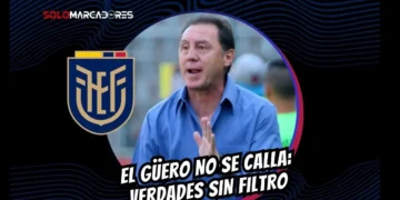 Álex Aguinaga criticó a la FEF por no publicar la prelista de Ecuador para el Mundial de 55 jugadores y aseguró que se debe al miedo a las críticas.
