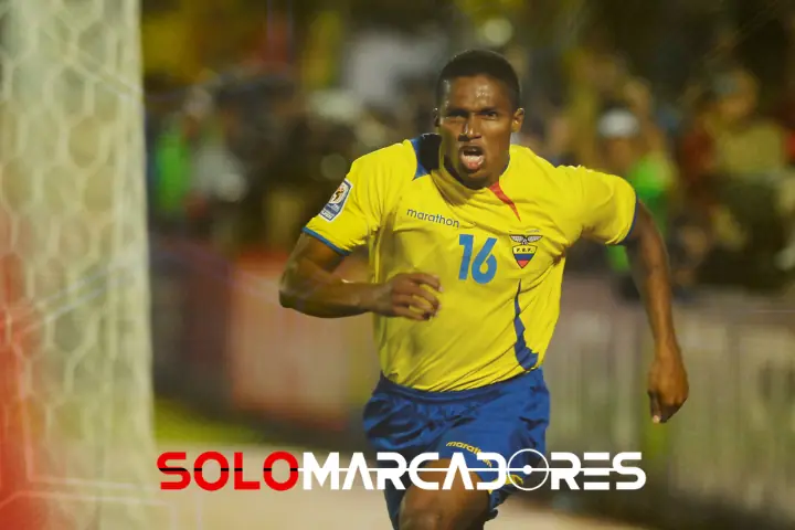 Cuentas pendientes: El día que la utilería de la Selección transportó tequila 23 Francisco Egas reveló indisciplinas del 2019 en la Selección de Ecuador: acusó a exreferentes de ingresar alcohol en los bolsos de la utilería.