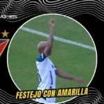 La irónica protesta de Deyverson contra el VAR que encendió la goleada de Liga 4 Deyverson festejó simulando el VAR tras anotar con Liga de Quito en Copa Ecuador. Recibió tarjeta amarilla tras su protesta ante Manta FC.
