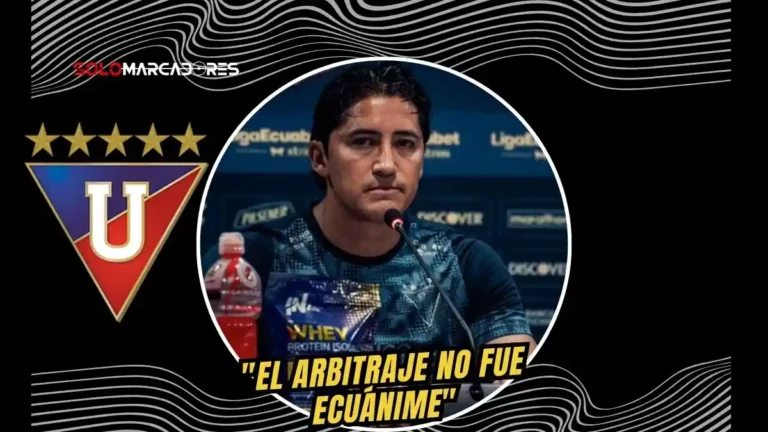 Carlos Cajas criticó el arbitraje y la lentitud del VAR tras la victoria de Liga de Quito 1-0 sobre Barcelona. Los albos suman 32 puntos.