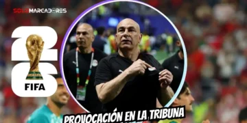 Hinchas mostraron una bandera de Israel al DT de Egipto, Hossam Hassan, quien reacciono con molestia tras la clasificacion de Argentina.
