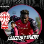 Jordy Caicedo y una expulsión insólita que sentenció a Huracán 3 Jordy Caicedo fue expulsado con roja directa tras dar un cabezazo a Insaurralde en la derrota 2-0 de Huracán ante Sarmiento por el Torneo Clausura.