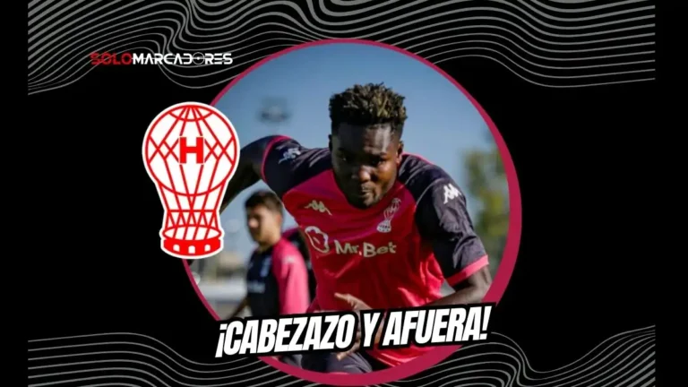 Jordy Caicedo fue expulsado con roja directa tras dar un cabezazo a Insaurralde en la derrota 2-0 de Huracán ante Sarmiento por el Torneo Clausura.