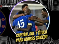 La genialidad de Moisés Caicedo que selló el título del Chelsea ante el AC Milan en Indonesia 5 Moisés Caicedo lideró como capitán la victoria 3-0 del Chelsea ante el AC Milan de Pervis Estupiñán, anotando un golazo en la Supercopa de Indonesia.