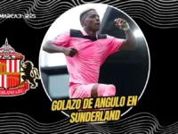 Nilson Angulo anotó un golazo de tiro libre en la Premier League con el Sunderland, que cayó 2-1 ante Ipswich Town con gol agónico al 90.