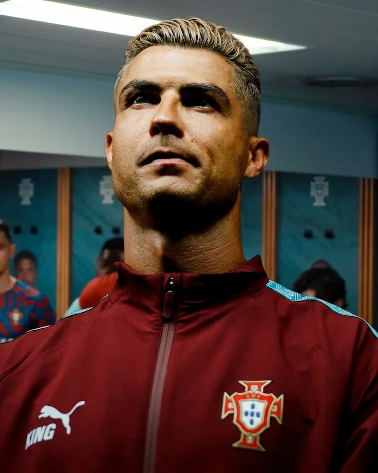 ¿POR QUÉ SE FUE DE PORTUGAL? CRISTIANO RONALDO DEJA LA CONCENTRACIÓN TRAS LA CONFERENCIA DE JORGE JESUS 22 Cristiano Ronaldo abandonó la selección de Portugal tras hablar con Jorge Jesus y Pedro Proença. Prometió explicar los motivos de su salida.