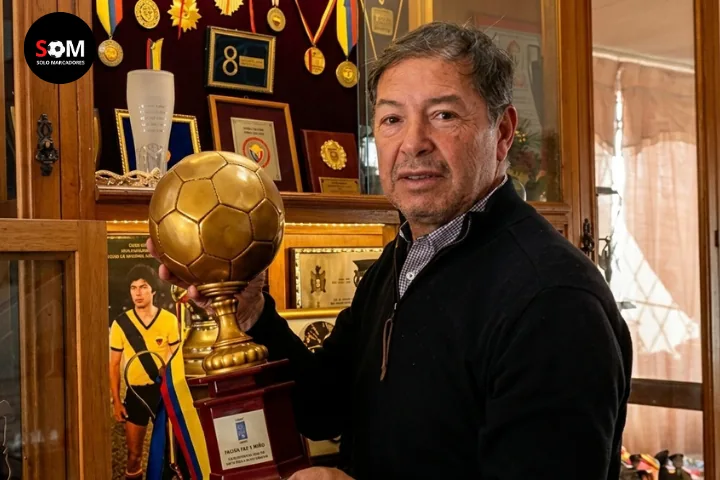 Fabián Paz y Miño lamenta el declive de El Nacional: "Me duele mucho en el alma" 22 Fabián Paz y Miño rompe el silencio sobre la crisis de El Nacional. El goleador histórico cuestiona el manejo financiero del club.