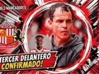 Sunderland y el rol de Juan Riquelme Angulo en el primer equipo 5 El DT Régis Le Bris confirma que el ecuatoriano Juan Riquelme Angulo se quedará en el primer equipo del Sunderland asumiendo el rol de tercer delantero.