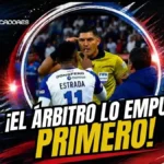 ¿Debió ser roja? El acalorado cruce entre Michael Estrada y el árbitro en Casa Blanca 3 Analizamos la jugada donde el árbitro empujó primero a Michael Estrada antes de la reacción del delantero en el triunfo 2-1 de Liga de Quito.