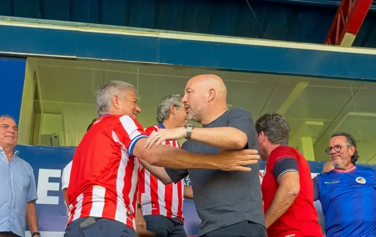 ¡ATLÉTICO FC A SERIE A 2027! La Directiva Festeja un Ascenso Histórico 22 Atlético FC logra el ascenso a la Serie A 2027. Los directivos festejaron con Miguel Ángel Loor tras vencer 1-0 a Independiente Juniors.