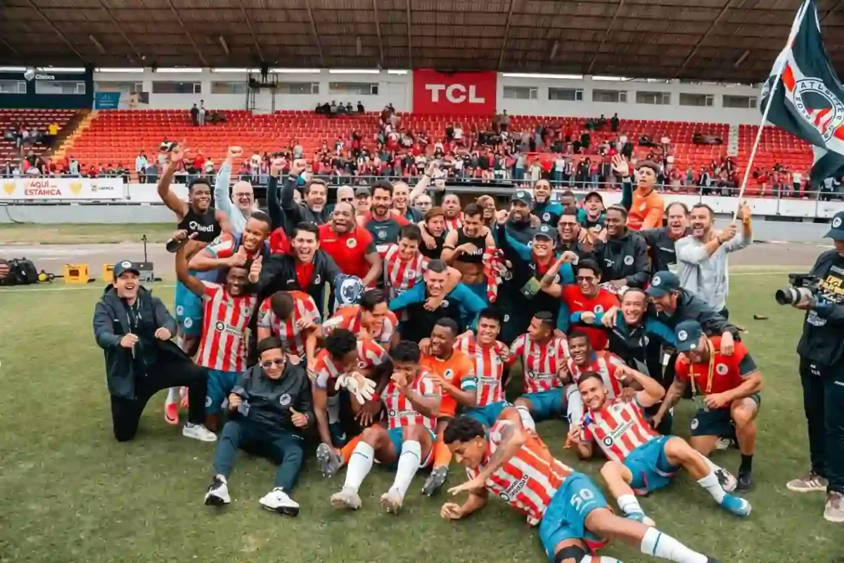 Atlético FC alza el título de la Serie B tras un disputado empate en Cuenca 22 Atlético FC alza el título de la Serie B tras un disputado empate en Cuenca