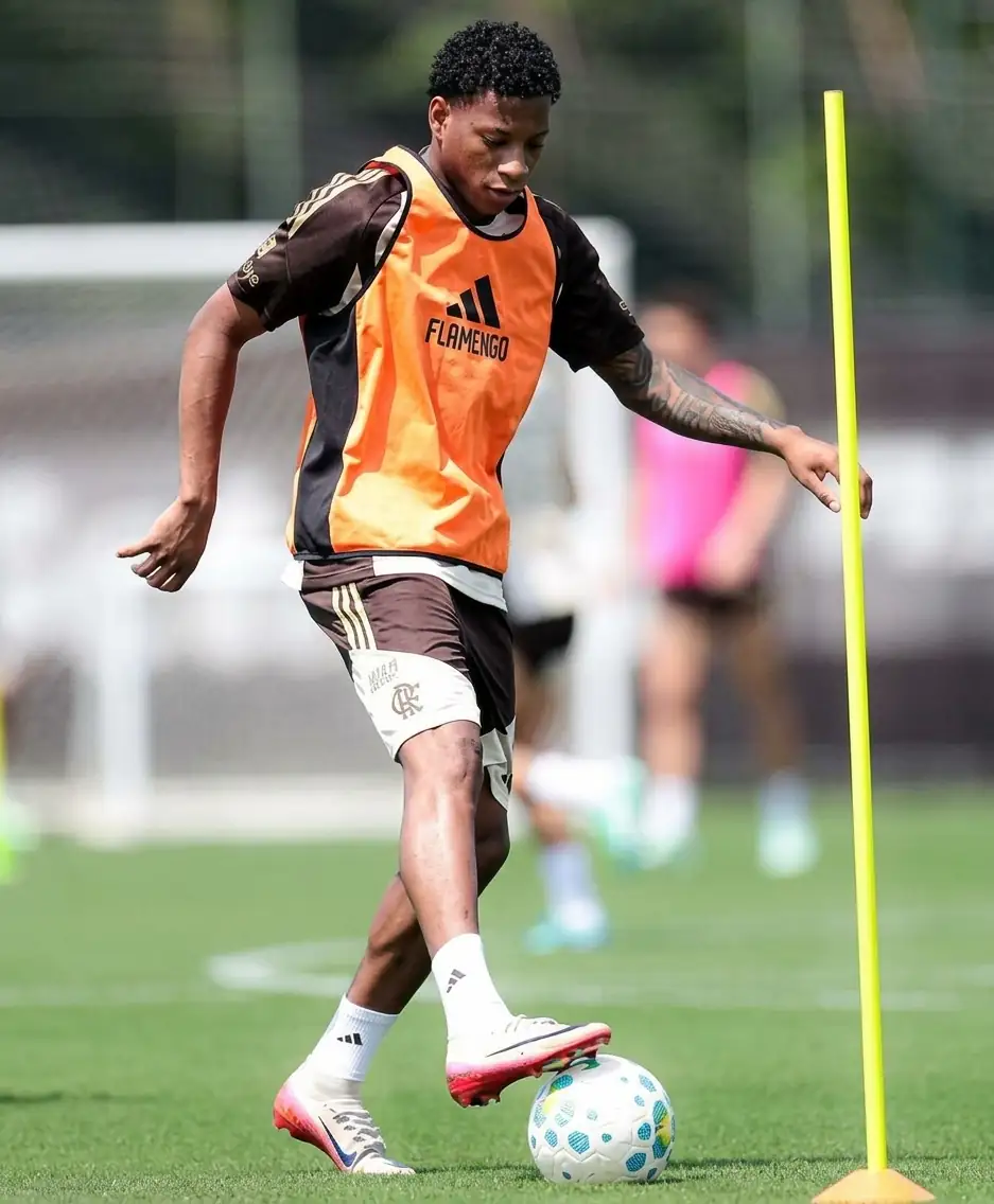 Gonzalo Plata supera su lesión muscular y retoma los entrenamientos grupales en Flamengo 22 Gonzalo Plata dejó atrás su lesión muscular y entrenó con el plantel de Flamengo. Queda a disposición para las próximas convocatorias.