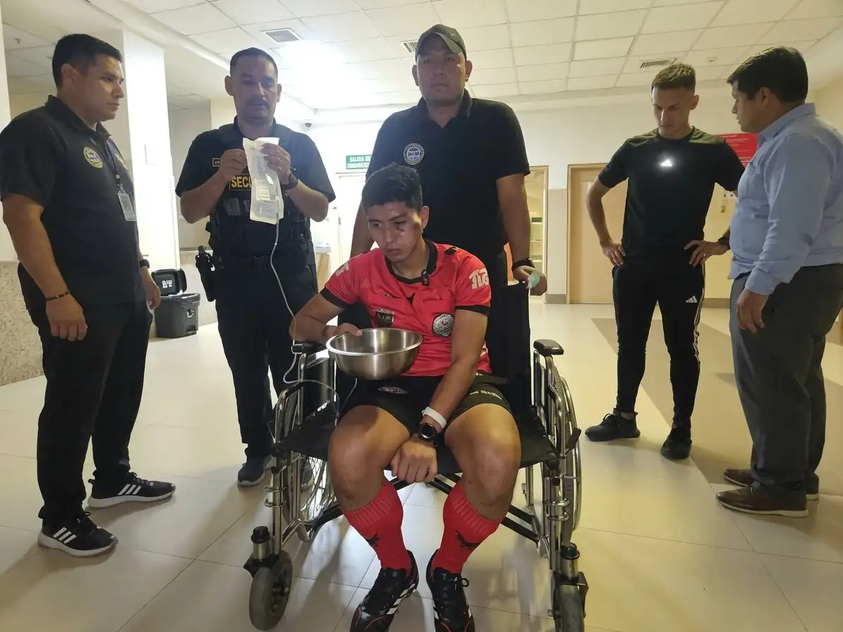 La FEF suspende por 60 días a Jhon Perlaza tras la agresión al árbitro Lenin Ojeda en el Ascenso Nacional 24 Un juez de línea agredido con una piedra y trasladado en ambulancia en el partido de Segunda Categoría entre Ciudad de Yantzaza y Río Aguarico.