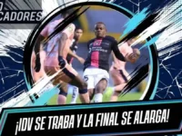 ¡El VAR frena la fiesta de Independiente del Valle! Empate 0-0 y la consagración debe esperar 5 IDV igualó 0-0 ante Universidad Católica en el sur de Quito. Un gol anulado por el VAR postergó el festejo del líder en el hexagonal.