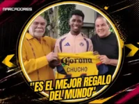 Una deuda de honor en Coapa: Roger Benítez recibe la última camiseta del América que usó su padre, Christian ‘Chucho’ Benítez 4 Roger Benítez recibió la última camiseta del América que usó su padre Christian Chucho Benítez en la final de 2013.